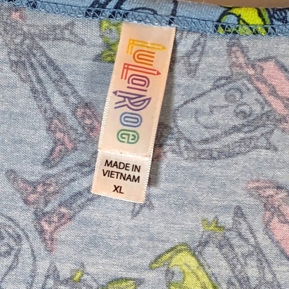 LuLaRoe Toy Story Woody Buz Alien Character Crew Neck Short Sleeve Shirt Size XL - Picture 3 of 3